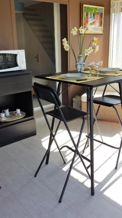 Privee Avec Salon, Garage Voiture, Vélos, Motos Séjour chez l'habitant