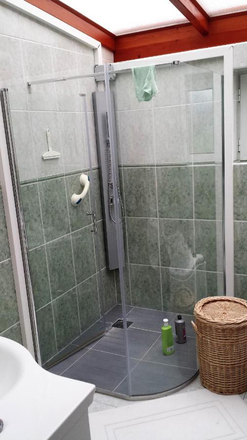 Privee Avec Salon, Garage Voiture, Vélos, Motos Séjour chez l'habitant *
